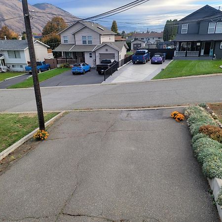 Charming - 2 Bedrooms Suite, 1 Full Bath & Family Room Kamloops Dış mekan fotoğraf