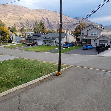 Charming - 2 Bedrooms Suite, 1 Full Bath & Family Room Kamloops Dış mekan fotoğraf