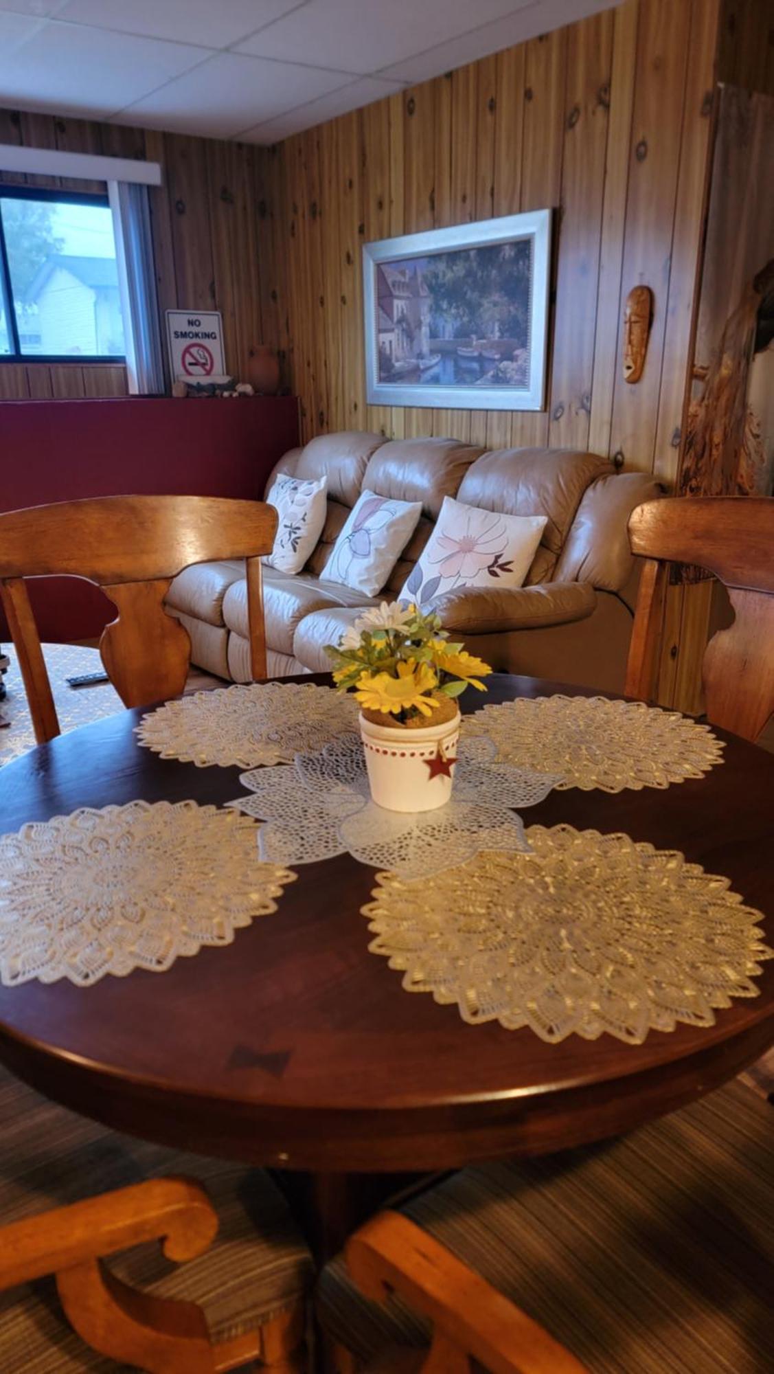 Charming - 2 Bedrooms Suite, 1 Full Bath & Family Room Kamloops Dış mekan fotoğraf