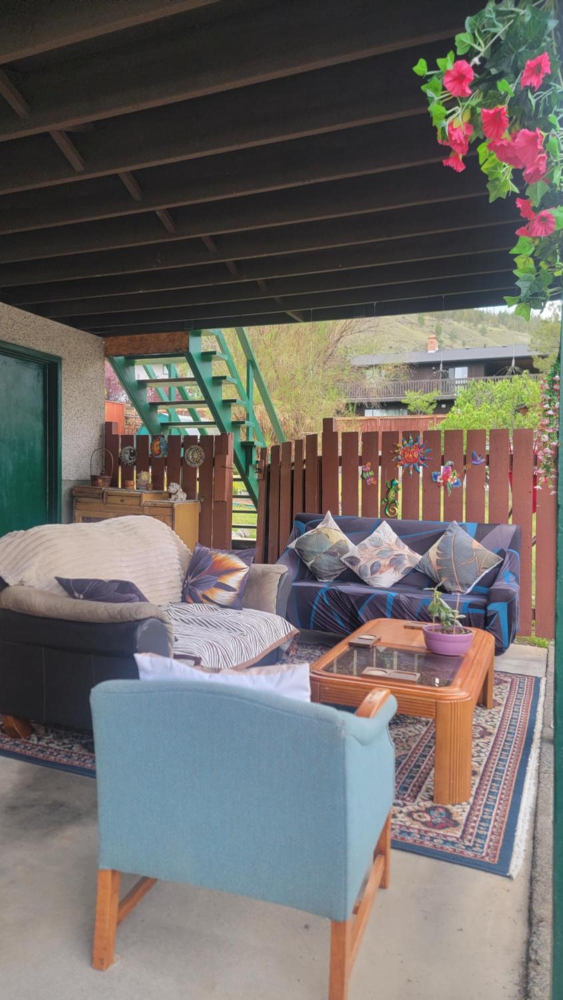 Charming - 2 Bedrooms Suite, 1 Full Bath & Family Room Kamloops Dış mekan fotoğraf